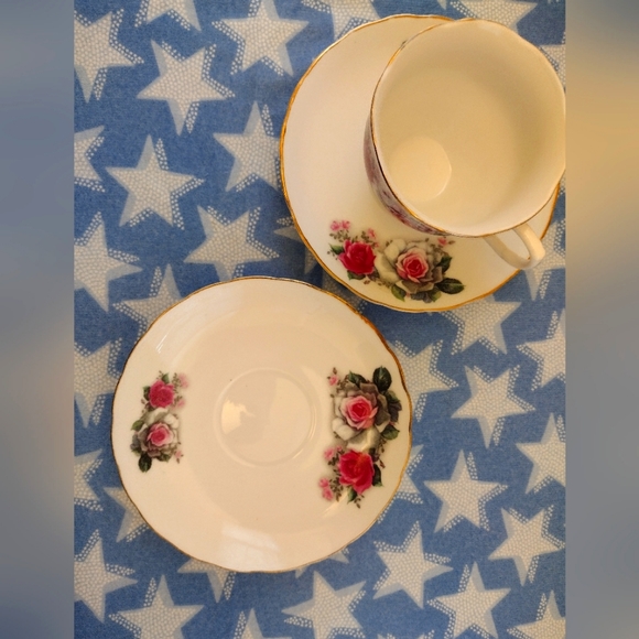 1 Teacup & 2 saucers Vintage - Picture 3 of 7